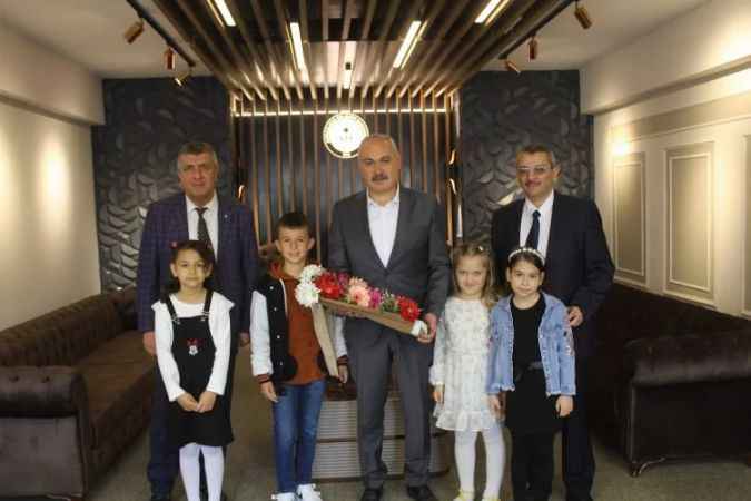 Boğazlıyan Belediye Başkanı Gökhan Coşar, Koltuğunu Çocuklara Devretti