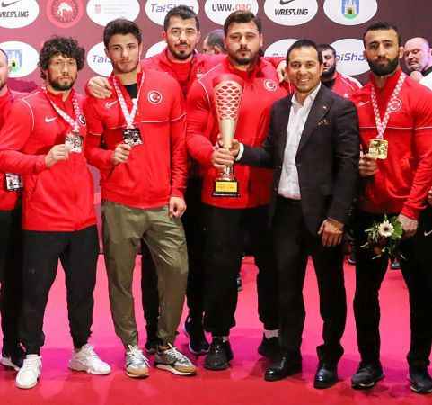 Grekoromen Güreş Milli Takımı yurda döndü