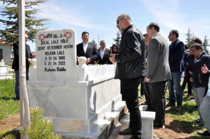Sorgun İlçesinde mezbahada çıkan tartışmada cinayete kurban giden Veteriner Hekim Volkan Lale, mezarı başında anıldı