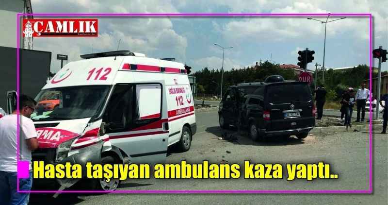 Hasta taşıyan ambulans kaza yaptı