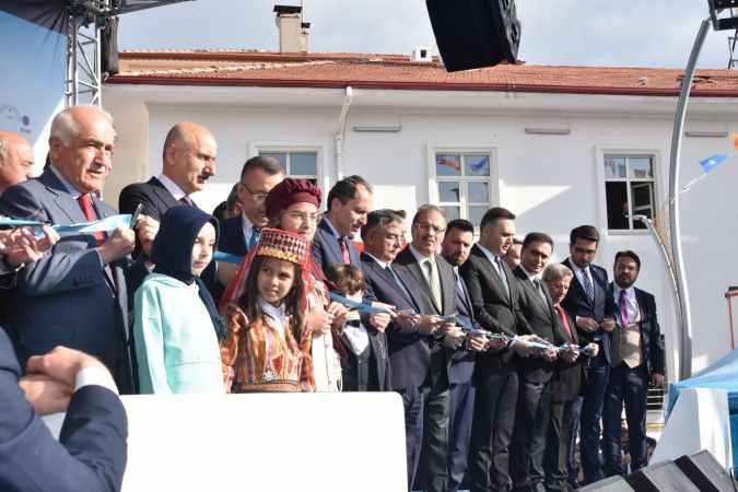 Yozgat’ın hızlı tren hasreti sona erdi. Ankara - Sivas YHT projesi toplu açılış töreni gerçekleştirildi