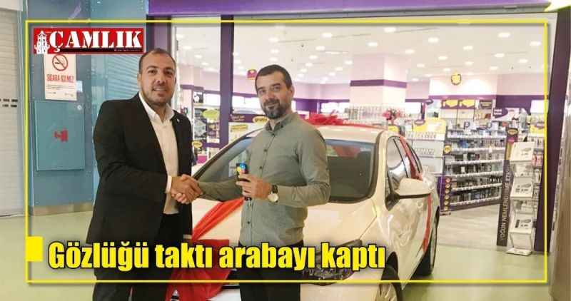 Gözlüğü taktı arabayı kaptı