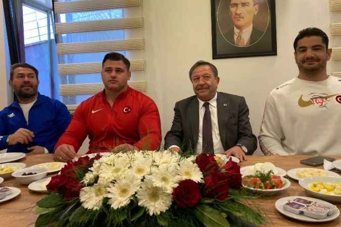 Şampiyon güreşçilerin sıradaki hedefi 2024 Paris Olimpiyatları