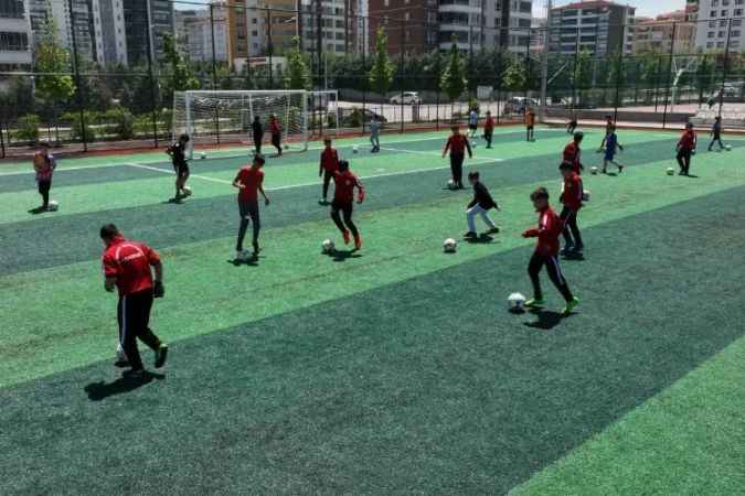 Etimesgut Belediyesi  geleceğin futbolcularını yetiştiriyor