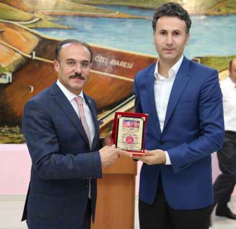 Tayini çıkan adliye personeline veda yemeği