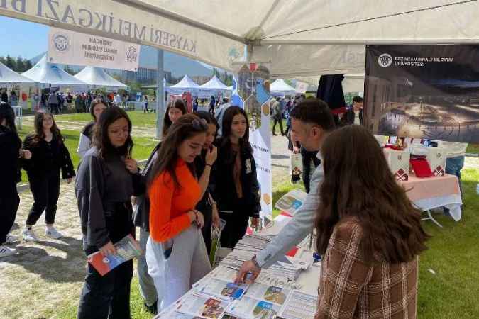 Yozgat Bozok Üniversitesi AÜB Üniversite Tanıtım ve Tercih Fuarı'na katıldı