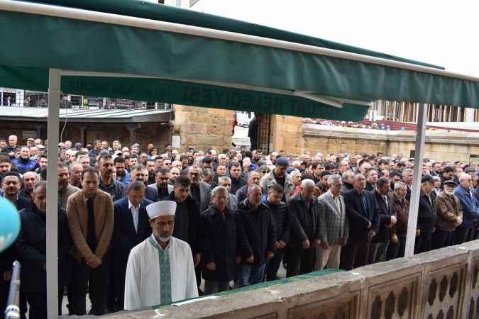 Yozgat'ın gülen yüzü Erhan Özel dualarla uğurlandı