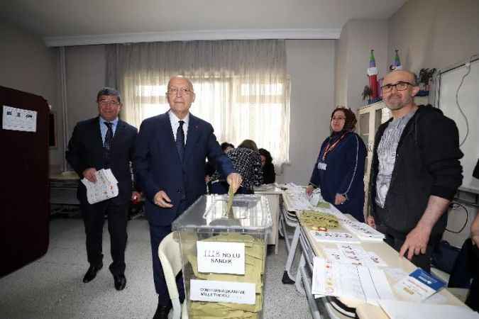 Yenimahalle Belediye Başkanı Fethi Yaşar, oyunu kullandı
