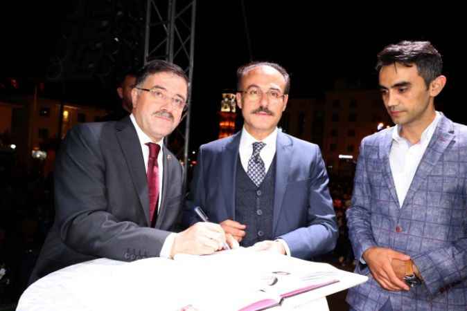 Yozgat'ta 8 çift, 08.08.2018 tarihinde toplu nikah töreniyle evlendi