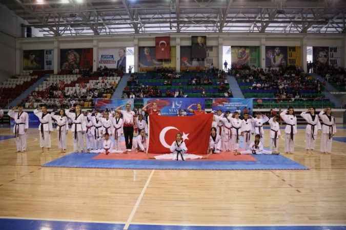 Keçiören'de 19 Mayıs Atatürk'ü Anma Gençlik ve Spor Bayramı sportif etkinliklerle kutlandı