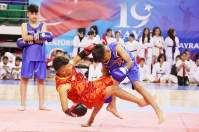 Ankara Keçiören’de 19 Mayıs Müzikli Sportif Gösterilerle Kutlandı
