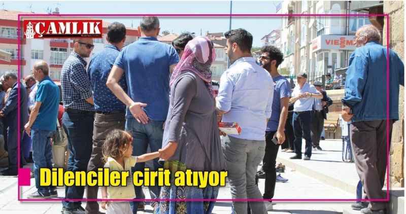 Dilenciler cirit atıyor