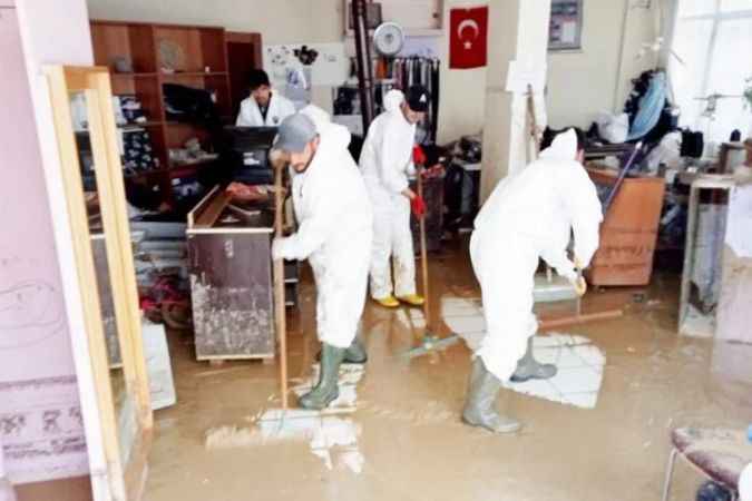 Başkent'te Sel Sonrası Dükkânlar Kullanılamaz Hale Geldi