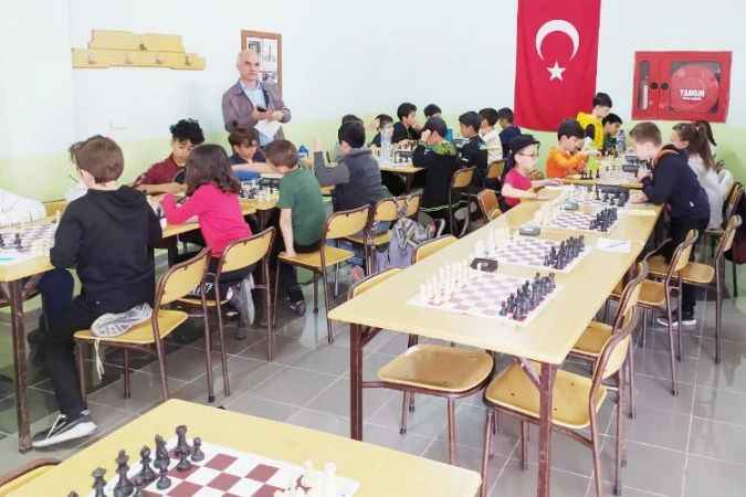 Okul Sporları kapsamında düzenlenen Minikler B satranç turnuvası 1-2 Haziran tarihleri arasında gerçekleştirilecek