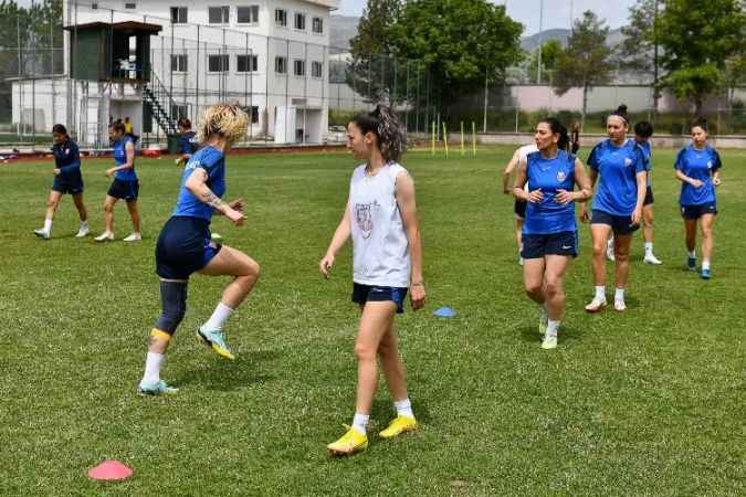 Ankara Büyükşehir Belediyesi FOMGET Gençlik ve Spor Kulübü (G.S.K) Kadın Futbol Takımı bugün şampiyonluk maçına çıkacak