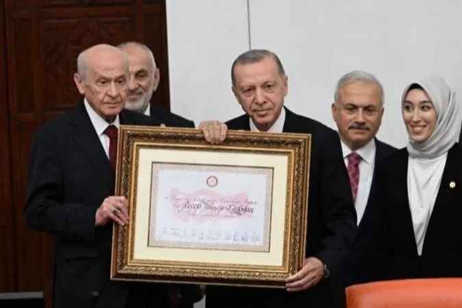 Recep Tayyip Erdoğan Meclis'te gerçekleştirilen törende, yemin ederek resmi olarak göreve başladı.