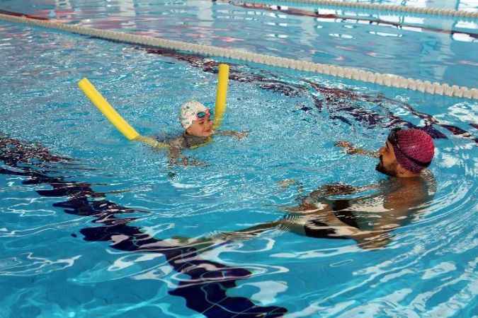 Yenimahalle Belediyesi’nin ilçeye kazandırdığı Ata Yüzme Havuzu ve Spor Tesisi, ilçe sakinlerinden yoğun ilgi görüyor