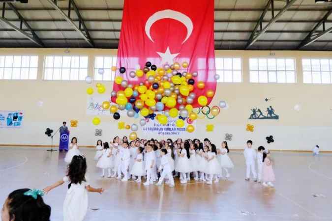 Yozgat'ın Akdağmadeni İlçesi'nde minik kalplerden yıl sonu etkinliği
