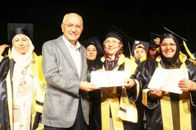 Ankara’da Okuma-Yazma Öğrenen Kadınlar Kep Atarak Sertifika Almanın Mutluluğunu Yaşadı