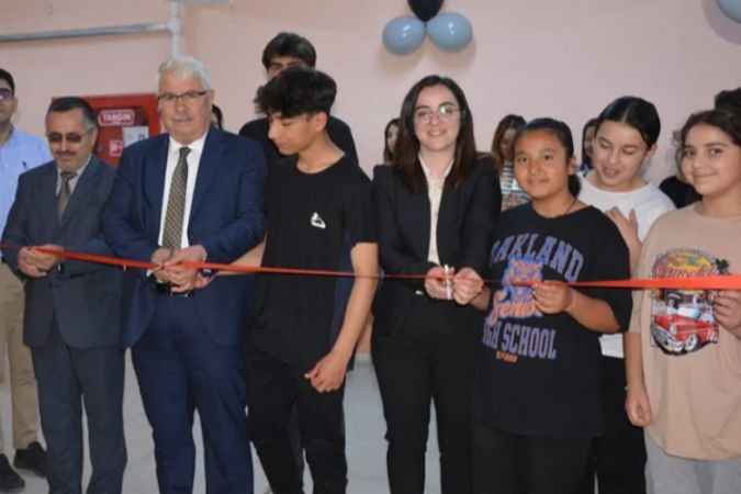 Yozgat Bozok 15 Temmuz Şehitler Ortaokulu öğretmen ve öğrencileri sergi açtı