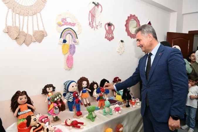 Mamak Belediyesi Ekin ve Başak Aile Merkezleri’nde yıl sonu sergisi açılışı yapıldı