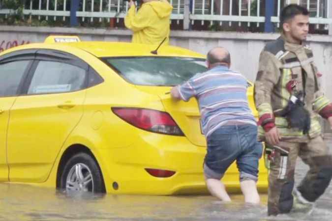 Ankara’da Sağanak Ve Dolu Etkili Oldu
