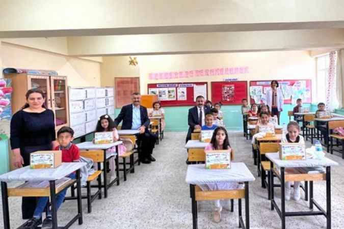 Çiçekdağı belediyesinden çocuklara hediye seti