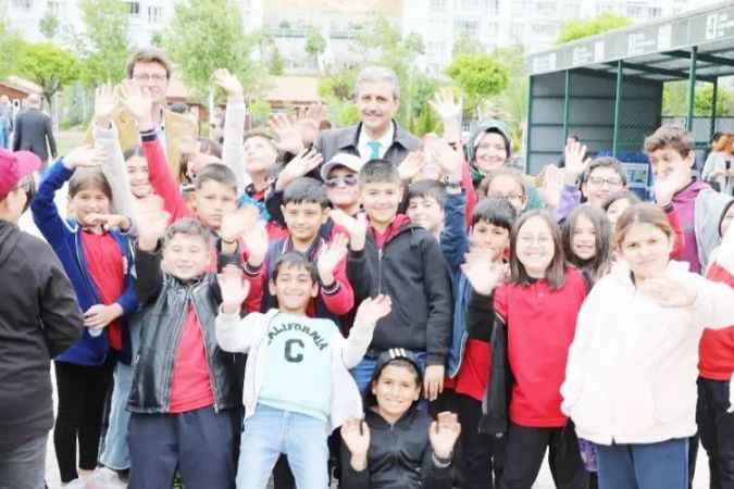 Başkan Köse Öğrencileri Sevindirdi