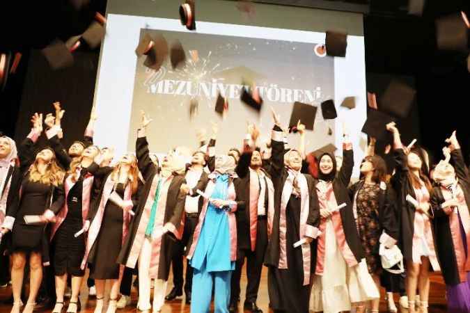 Mühendislik-Mimarlık Fakültesinde Mezuniyet Heyecanı