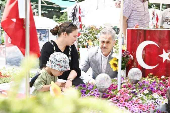 Mamak Belediye Başkanı Köse, Cebeci Askeri Şehitliği’ni Ziyaret Etti