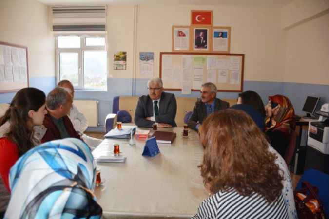 Okul ziyaretlerini  sürdürüyor