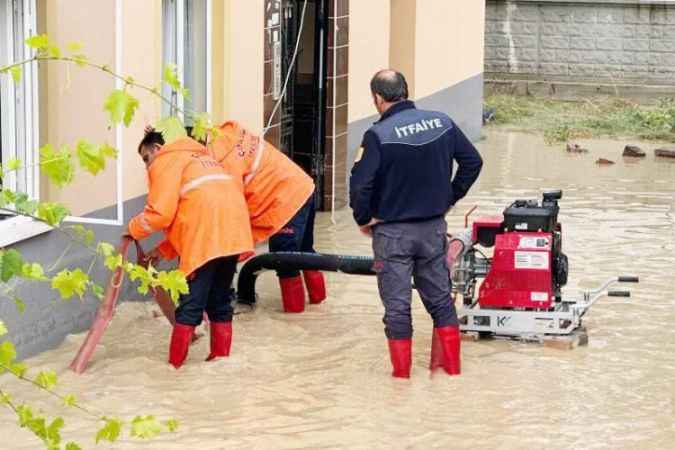 Yozgat, Çorum Ve Çevre İllerde Etkili Olan Sağanak Yağış Su Baskınlarına Neden Oldu