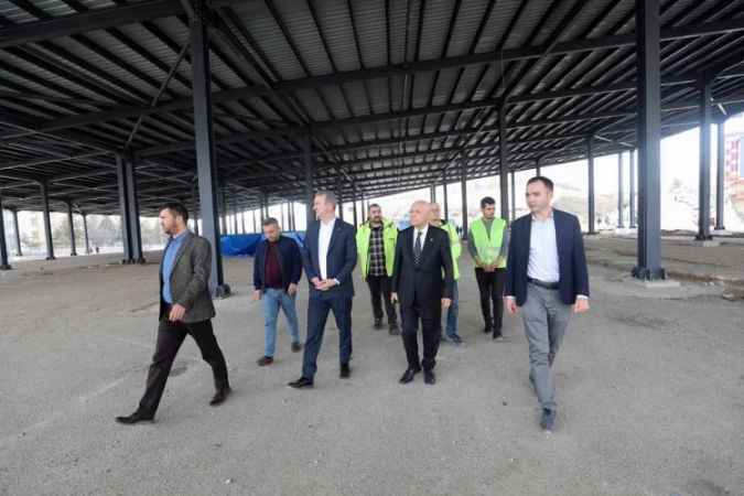 Yenimahalle Belediyesi Pazar Yerlerine Güneş Enerji Panelleri İle Donatıyor