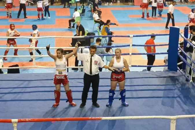 Akdağmadeni Belediyespor’un başarılı sporcusu Rabia Karadaş Kick Boks Milli Takımına seçildi