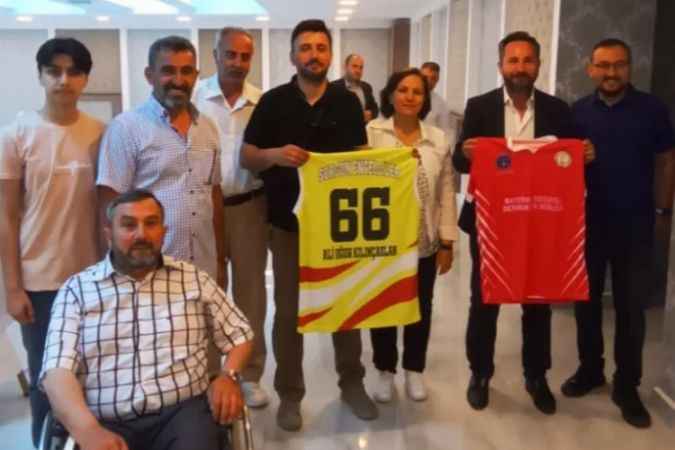 Tekerlekli Basketbol 2. Ligi’nde yer alan temsilcimiz Sorgun Umut Engelliler Spor Derneği Kulübü, 2023-2024 sezonunda yer almak için müracaatını yaptı