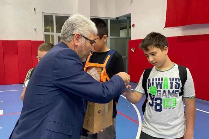 Yozgat Gençlik Merkezi çocuklara dondurma ikram etti