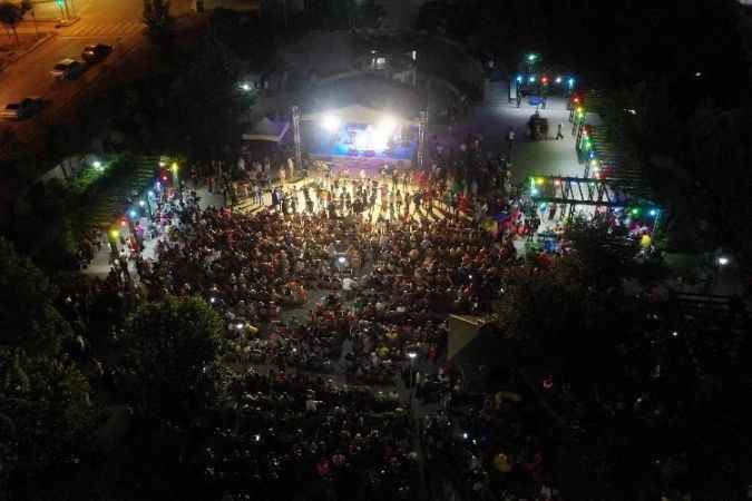 Akyurt Belediyesi 8 hafta sürecek yaz konserlerinin 3’üncü haftasında Ankara türkülerinin sevilen sesi Anıl Araz ile Akyurtluları buluşturdu