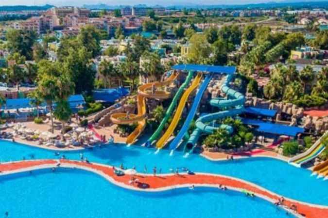 Yazın Kavurucu Sıcağında Serinlemek İsteyenler için: Havuz ve Aquaparklar