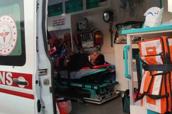 Kontrolden çıkan otomobil zeytinliğe daldı
