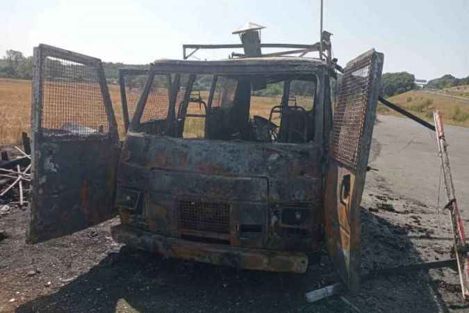 Kimliği belirsiz kişiler ekmek teknesini ateşe verdi!