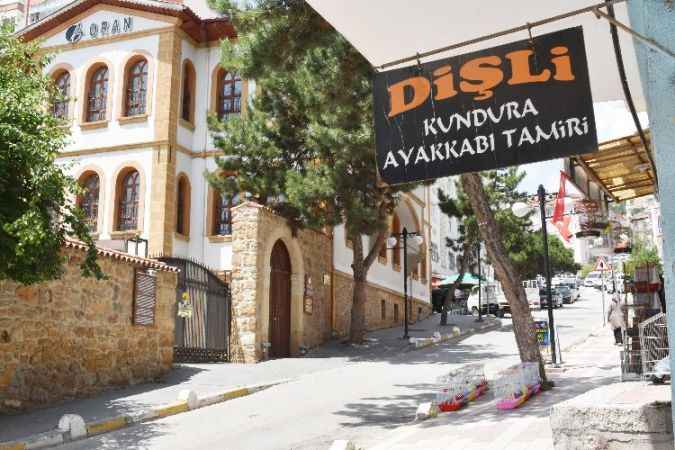 Dişli Ayakkabı Kundura Tamircisi Ekrem Dişli, ‘’İyi ve Güzel Hizmet Etmeye Çalışıyoruz’’