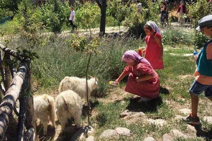 Gelenekleri Yaşatan ve Geleceğe Aktaran Köy