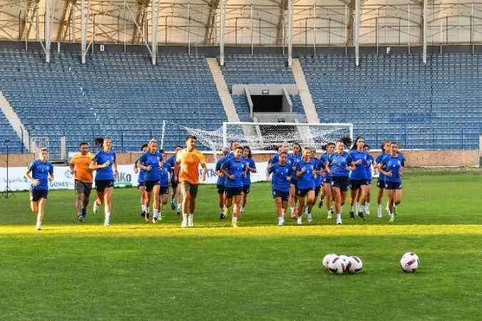 Yeni sezon hazırlıklarına başladı.. Yeni transferler görücüye çıktı!
