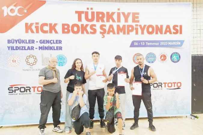 Yozgat Belediyesi Bozokspor ve Yozgat Halk Eğitim Merkezi’nin sporcusu Mustafa Kaan Zararsız Kick Boks Milli Takımına seçildi.