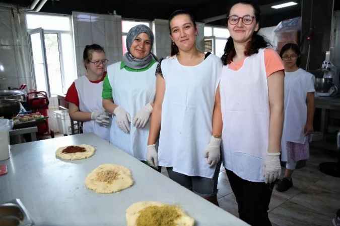 Bu atölye çok özel.. Yöresel lezzetler yaptılar