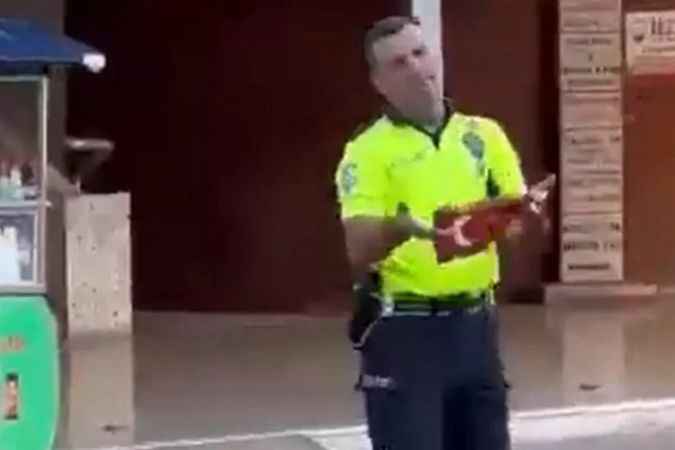 İşte Türk Polisi! yaptığı hareket herkesi duygulandırdı