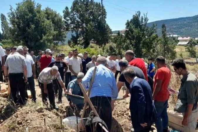 Yaşlı Çift Yan Yana Toprağa Verildi
