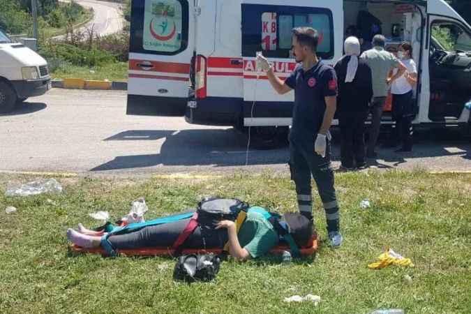 2 otomobil çarpıştı, çok sayıda yaralı var
