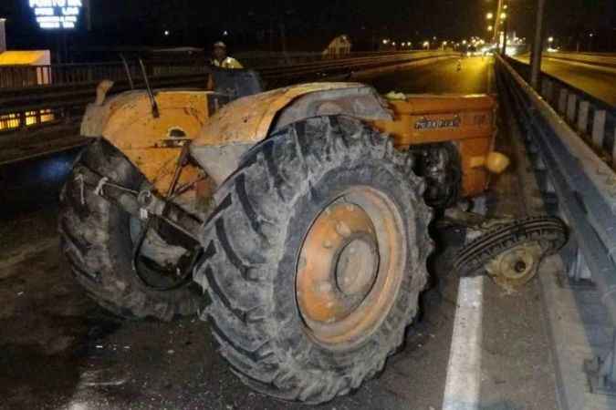 Traktör ve otomobil kaza yaptı. Araçlar hurdaya döndü