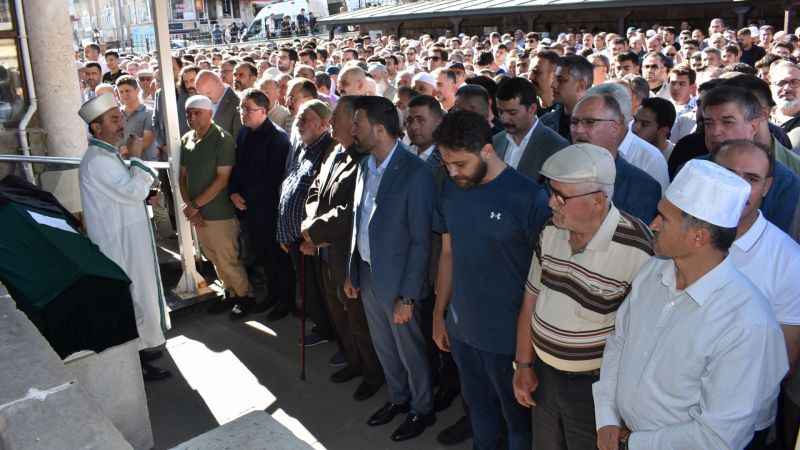 Yozgat eğitiminin duayen ismi Mustafa Başer, son yolculuğuna uğurlandı